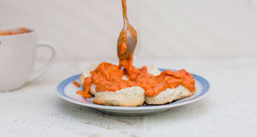 tomato gravy on biscuits