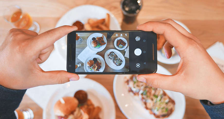 Food blogger snaps photos of dishes