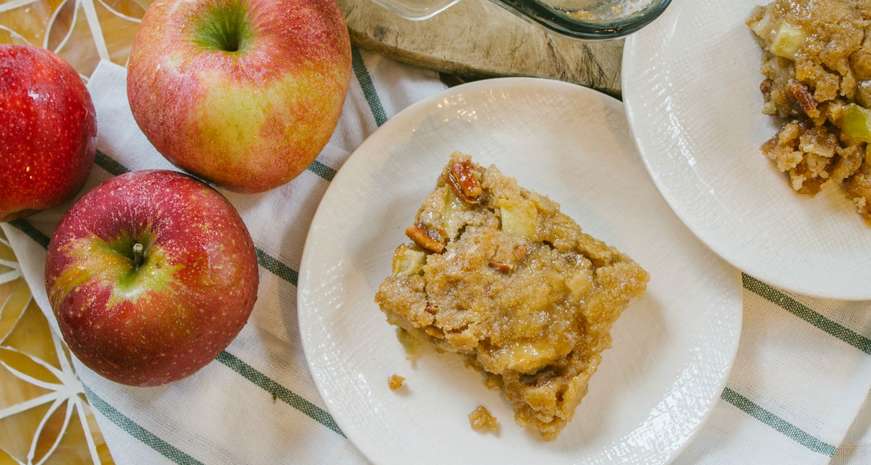 Nama's apple cake with caramel sauce