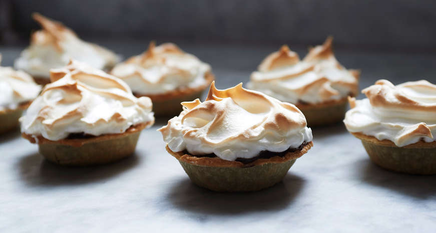 Chocolate meringue tarts
