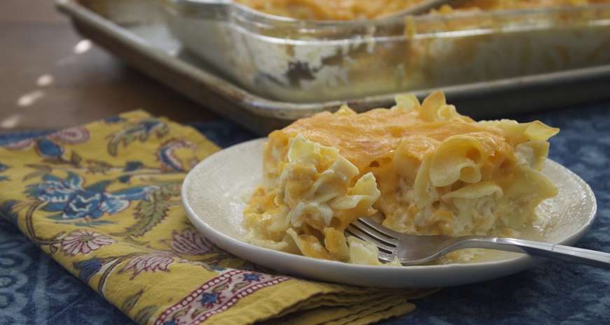 Macaroni and cheese casserole