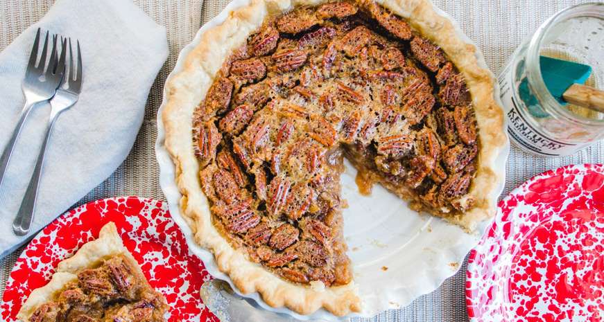 Stoneware & Co pecan pie