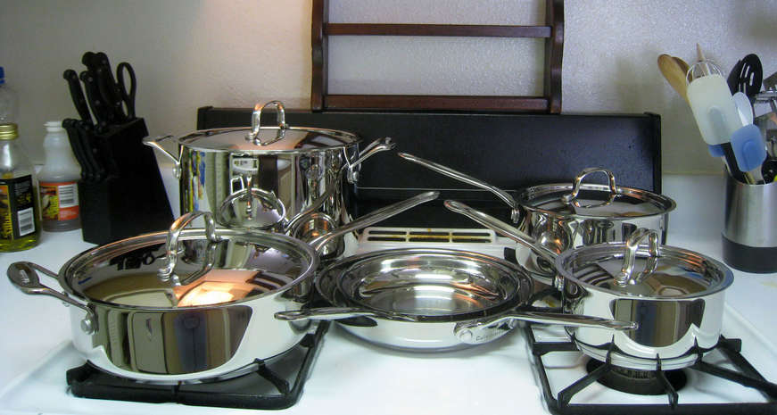 Calphalon cookware set