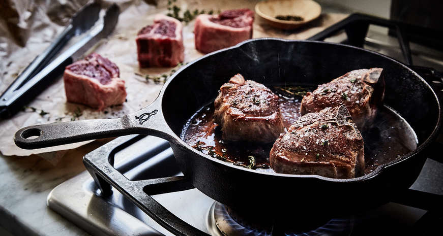 Smithey no. 10 cast iron skillet
