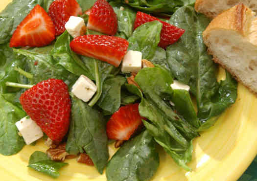 Strawberry spinach salad 01